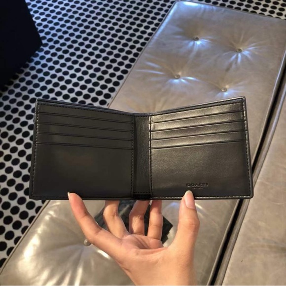 COACH Wallet In Signature F75083 - Picture 4 of 10